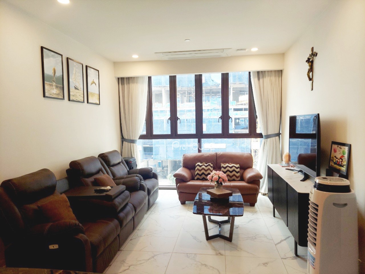 Fully furnished 2-bedroom apartment for sale at The Galleria Residence with high-class furniture