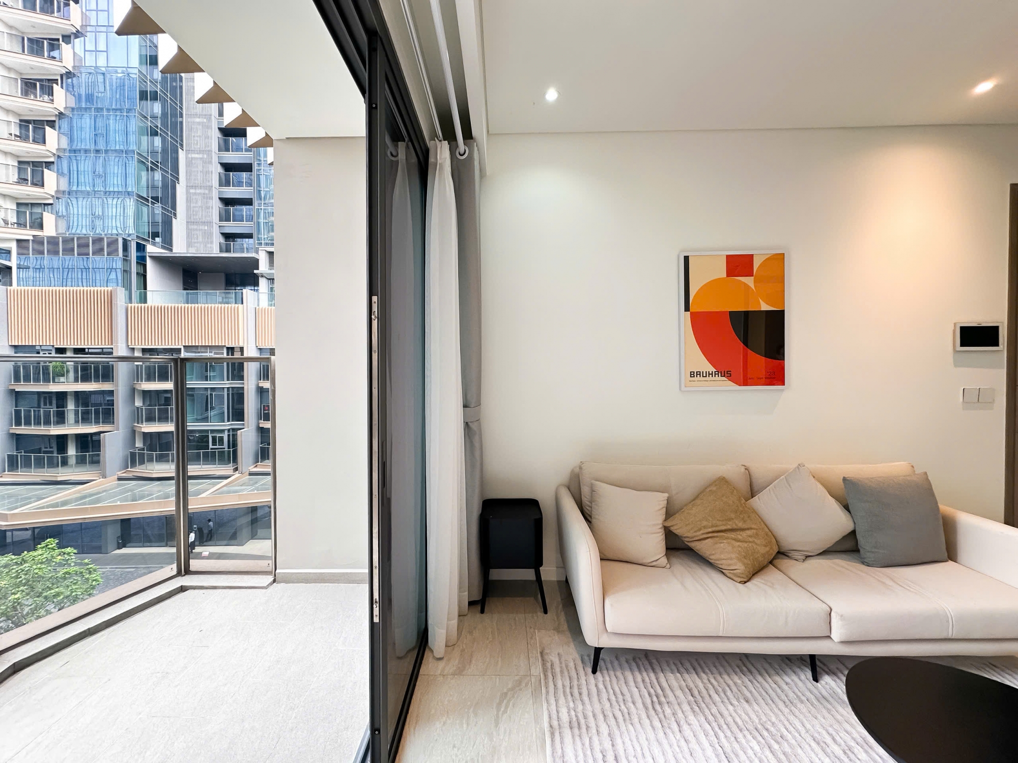 Modern 2 bedroom apartment for rent at The Opera Metropole with fully furnished interiors