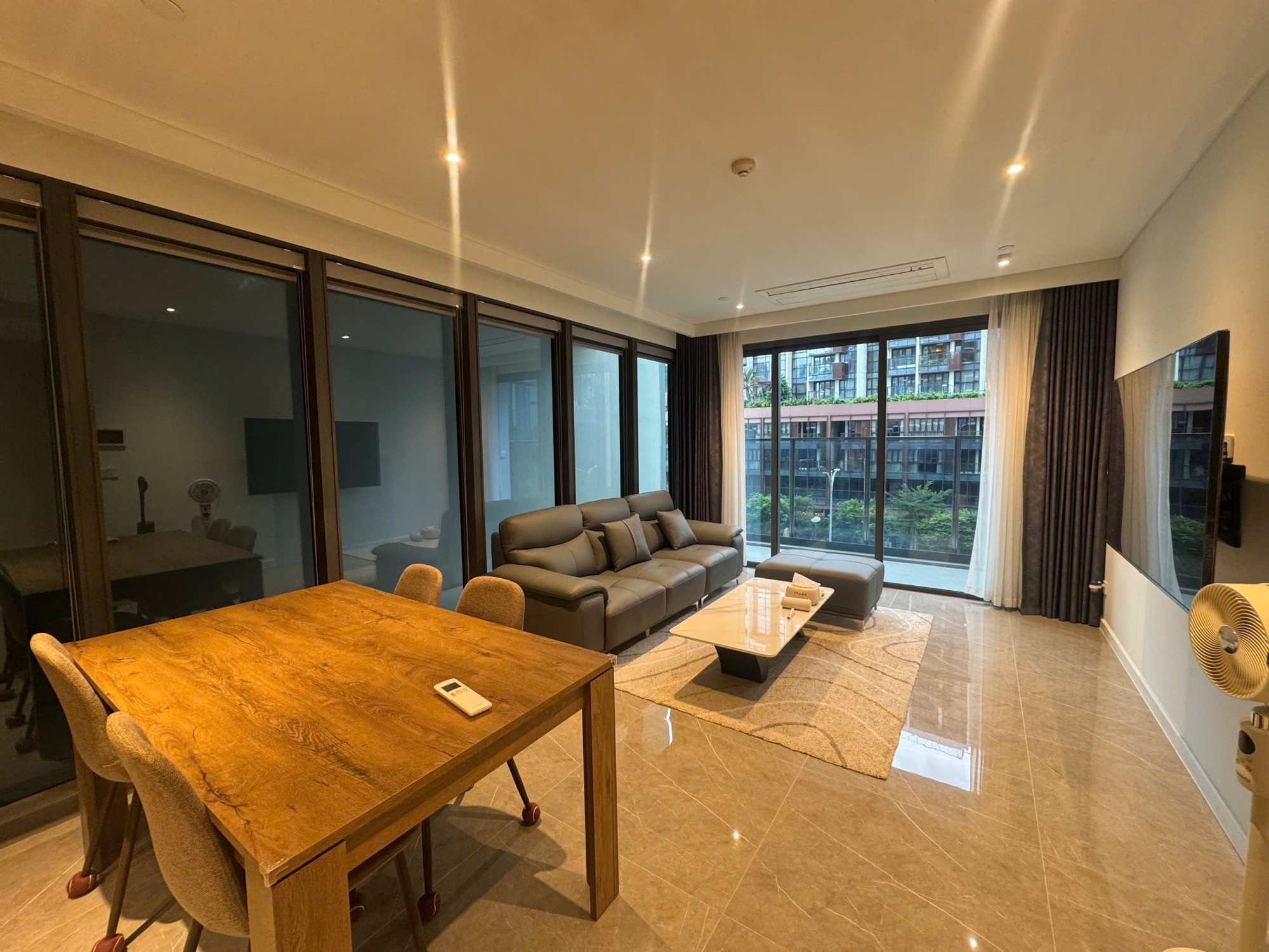 Spacious 3 bedroom apartment for rent at The Metropole Opera with complete furnishings