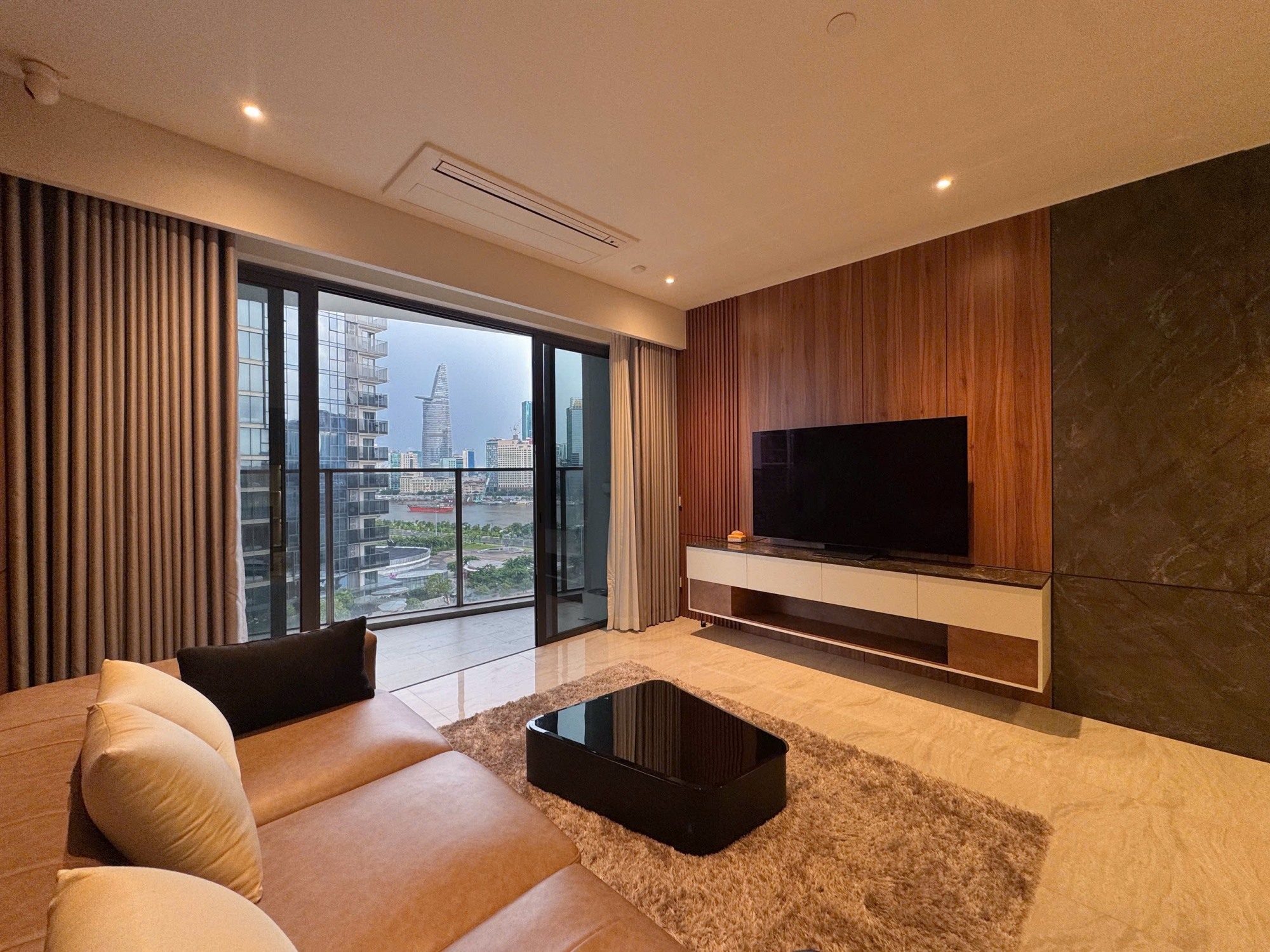 Cho thuê căn hộ The Metropole Opera 2 phòng ngủ nội thất cao cấp view sông