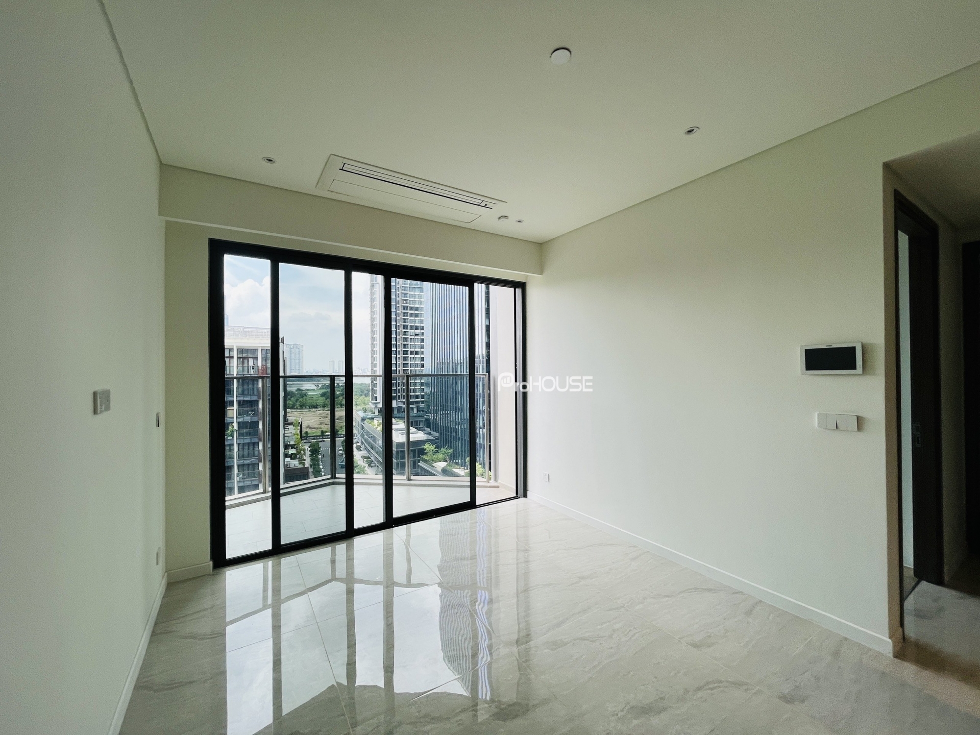 Unfurnished 2-bedroom apartment for rent at The Opera-Metropole with clear view