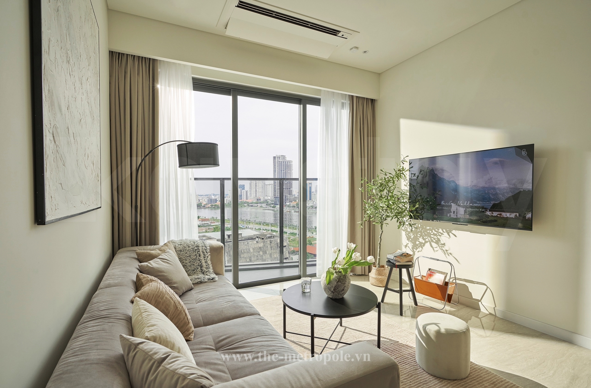 A stunning 2-bedroom apartment for rent in The Opera Residence view to Bach Dang wharf 