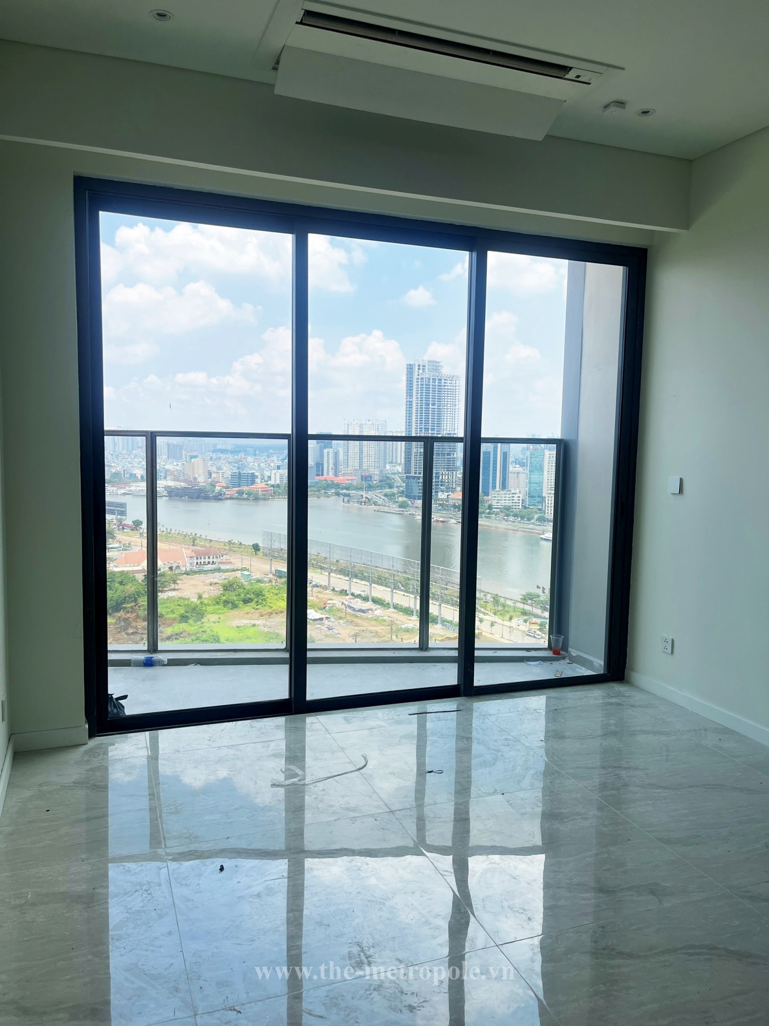 Low selling price apartment in The Opera Residence with beautiful Saigon river view