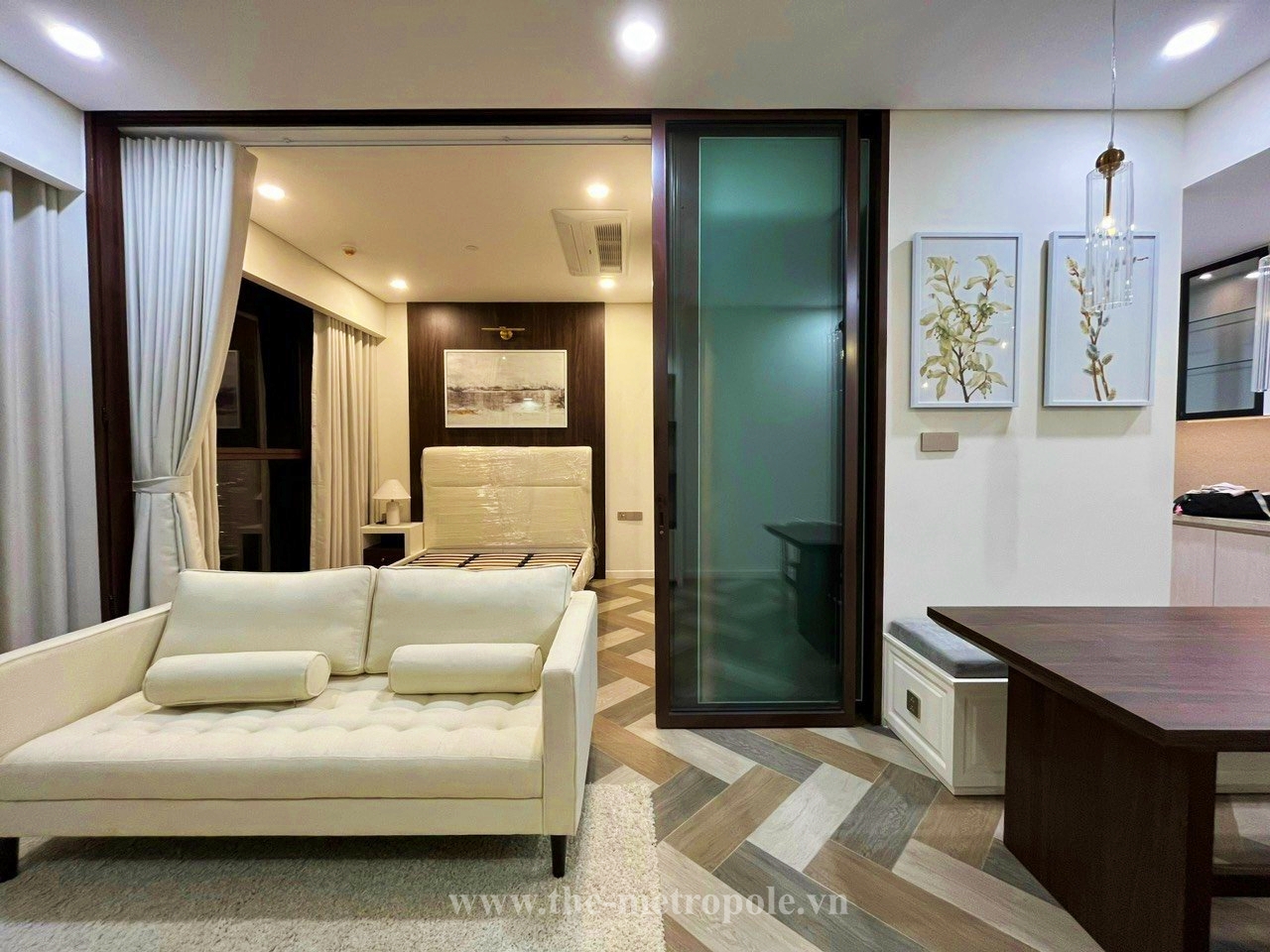 A high floor 1br apartment for rent in The Galleria - The Metropole Thu Thiem