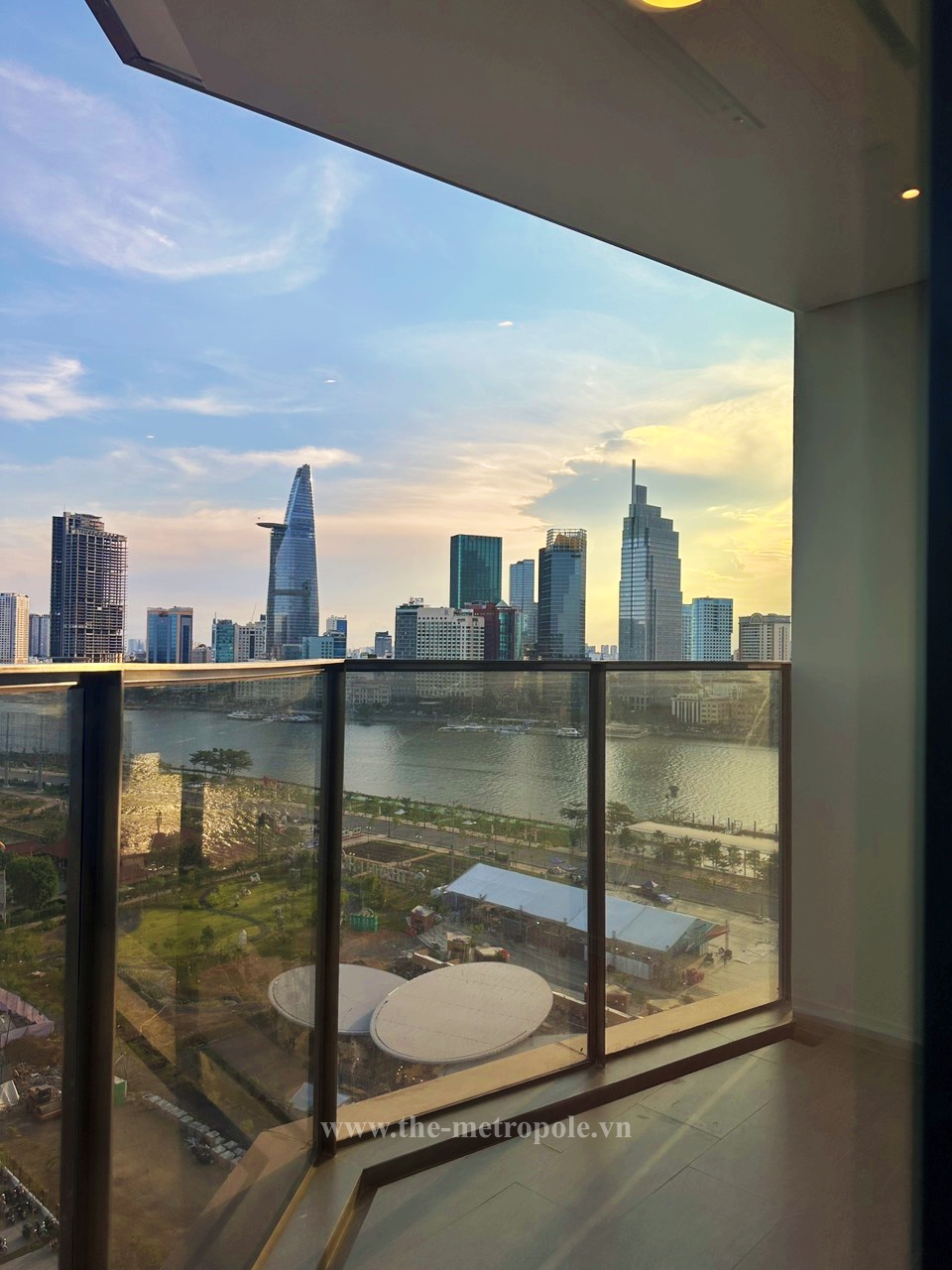 Amazing 2br apartment for rent in The Opera with Saigon River view